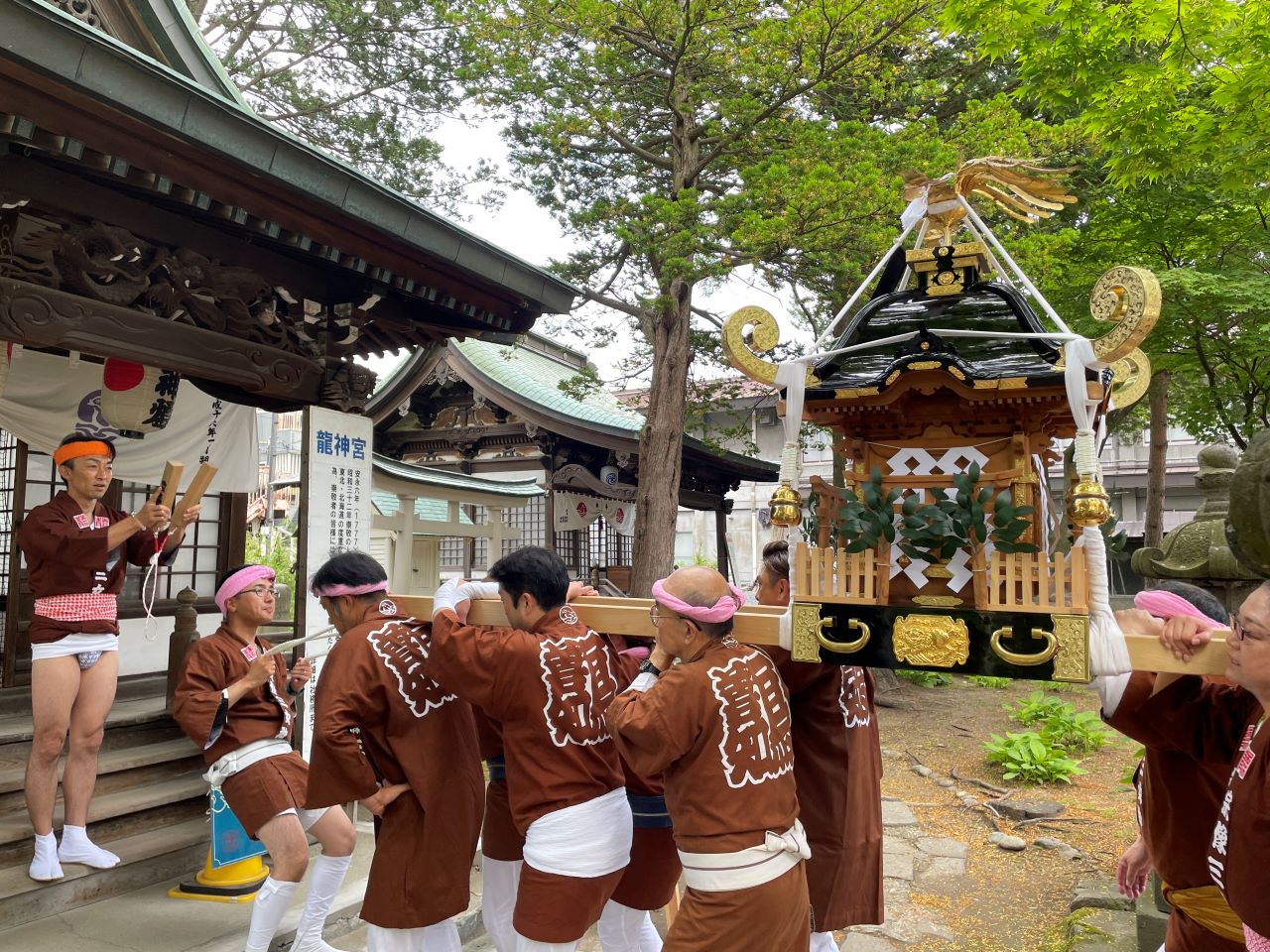 両社例大祭神輿渡御の様子4